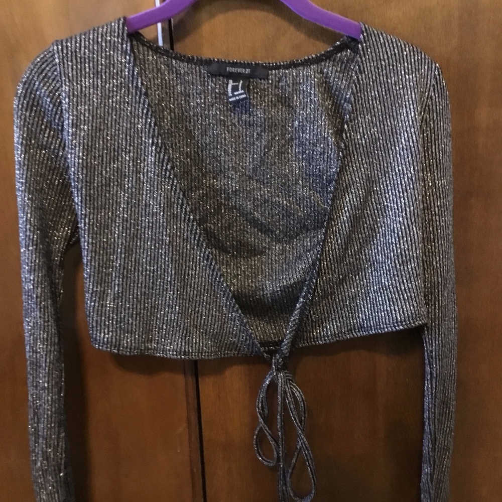 Black and Sliver Crop Top